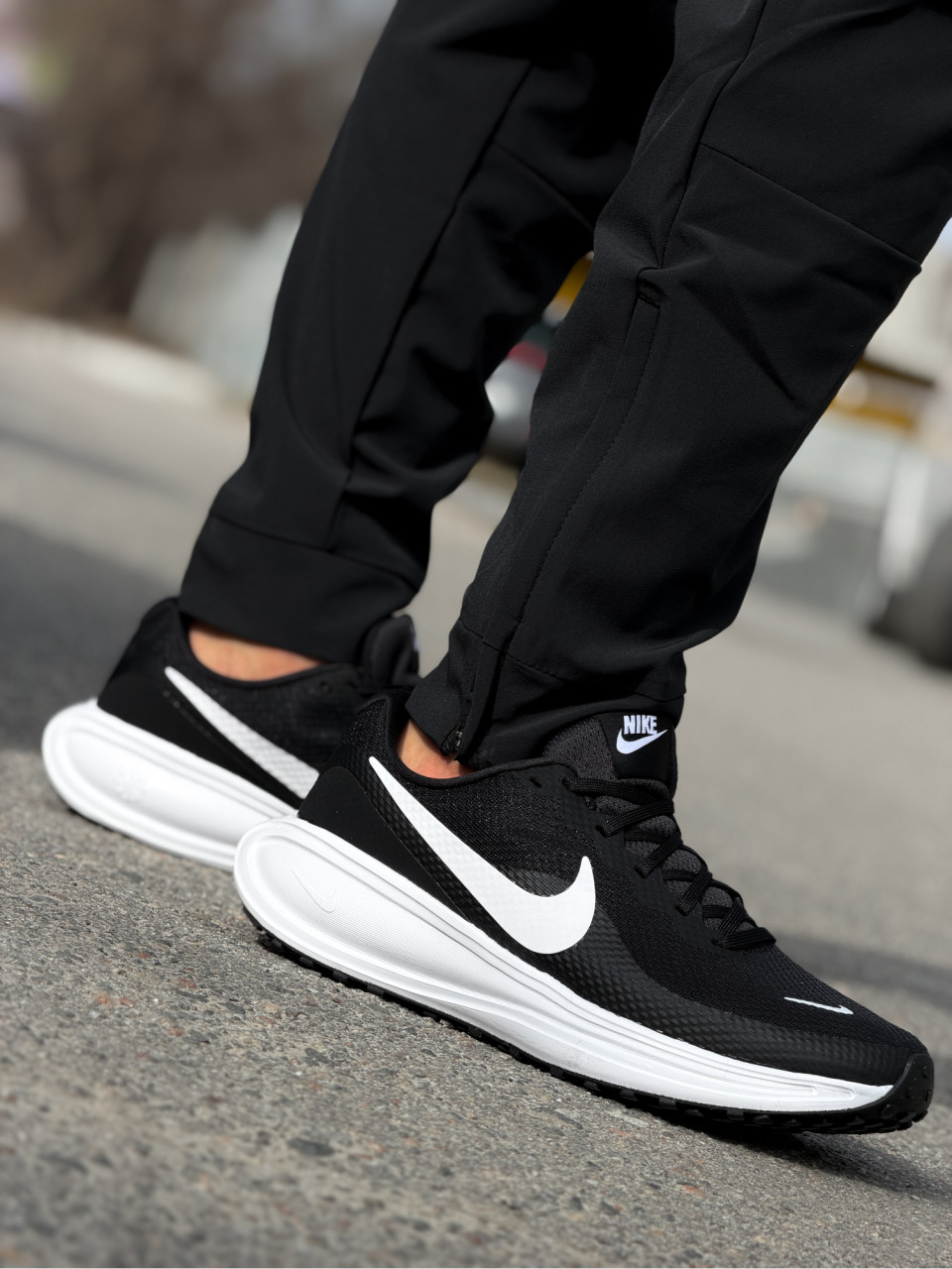 КРОСІВКИ NIKE REVOLUTION 8