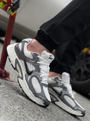 КРОСІВКИ NIKE V5 RNR