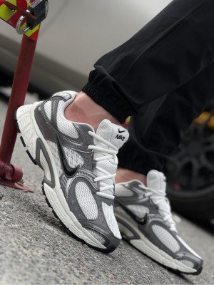 КРОСІВКИ NIKE V5 RNR