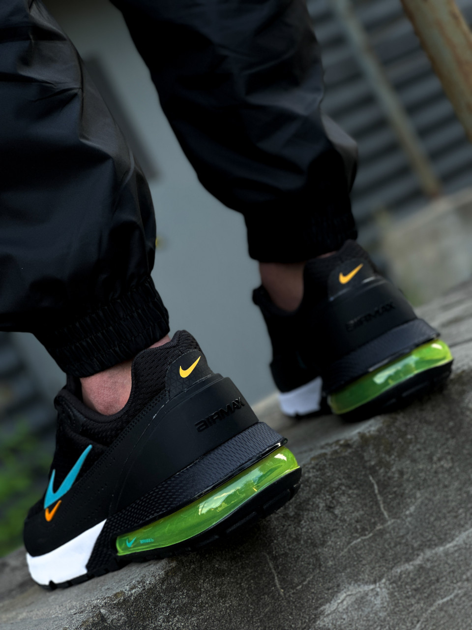 КРОСІВКИ NIKE AIR MAX PULSE