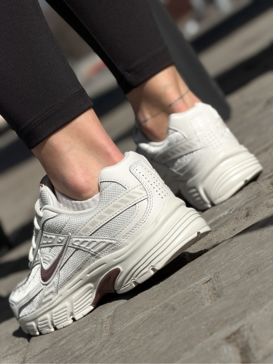 КРОСІВКИ WMNS NIKE INITIATOR