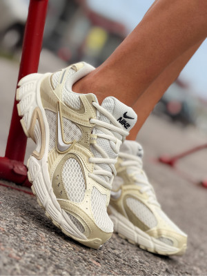 КРОСІВКИ W NIKE V5 RNR SE