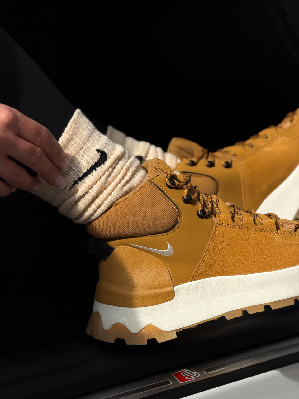 ЧЕРЕВИКИ NIKE CITY CLASSIC BOOT