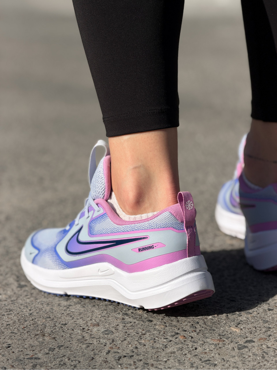 КРОСІВКИ NIKE COSMIC RUNNER (GS)