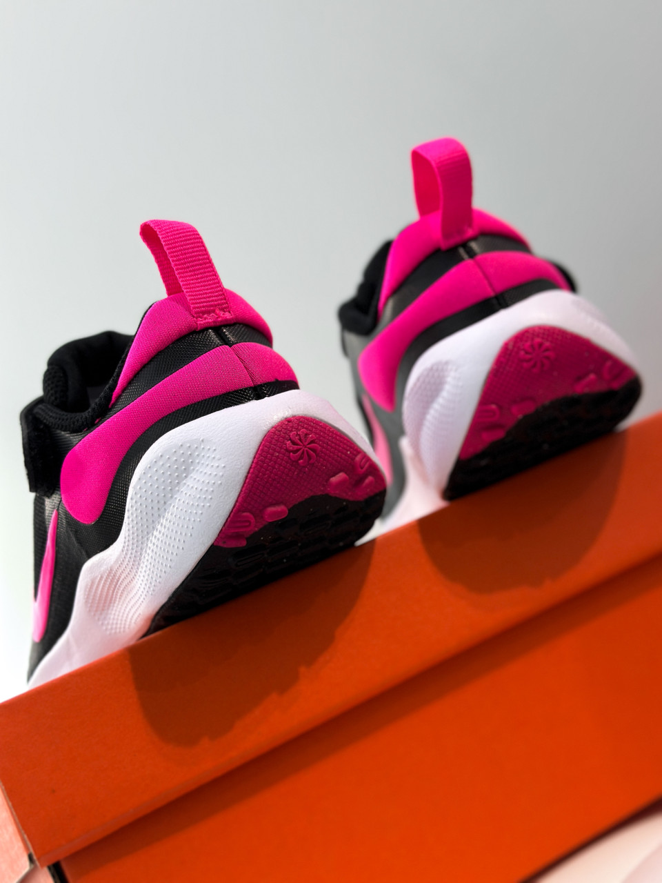 КРОСІВКИ NIKE REVOLUTION 7 (PSV)