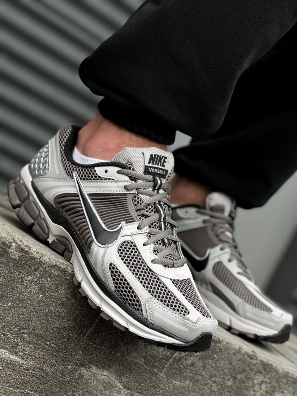 КРОСІВКИ NIKE ZOOM VOMERO 5