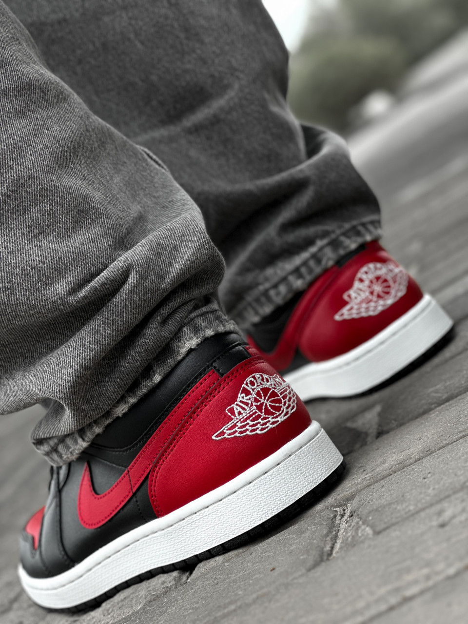 КРОСІВКИ AIR JORDAN 1 LOW