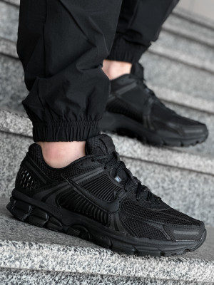 КРОСІВКИ NIKE ZOOM VOMERO 5