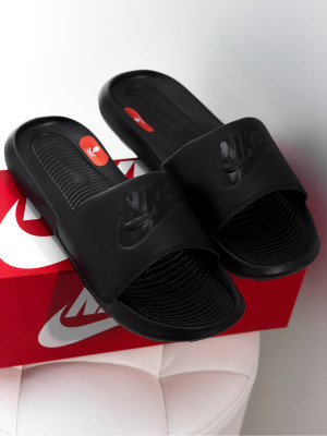 КАПЦІ NIKE VICTORI ONE SLIDE