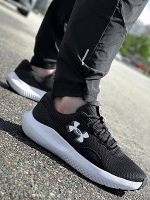 Кросівки/UA Charged Surge 4