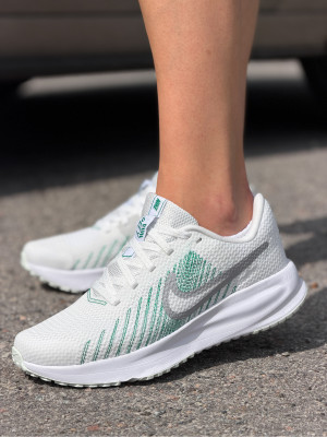 КРОСІВКИ W NIKE RUN DEFY
