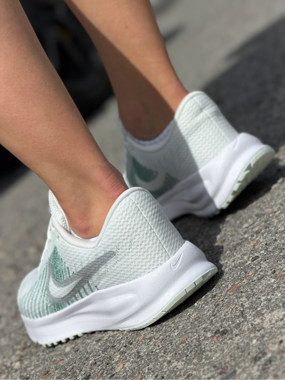 КРОСІВКИ W NIKE RUN DEFY
