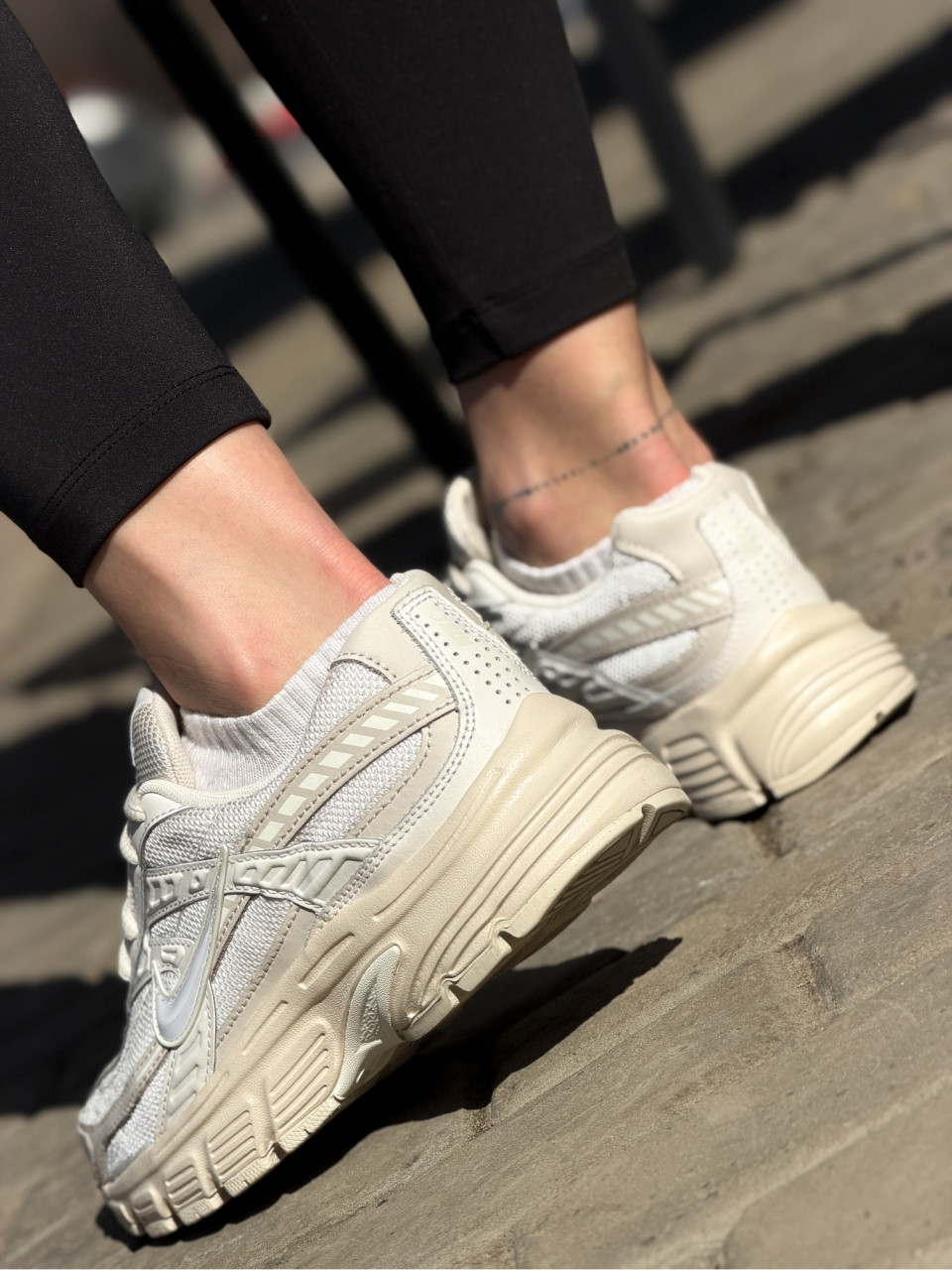 КРОСІВКИ WMNS NIKE INITIATOR