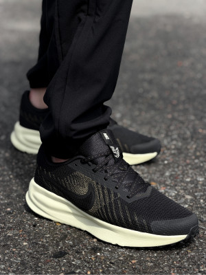 КРОСІВКИ NIKE RUN DEFY