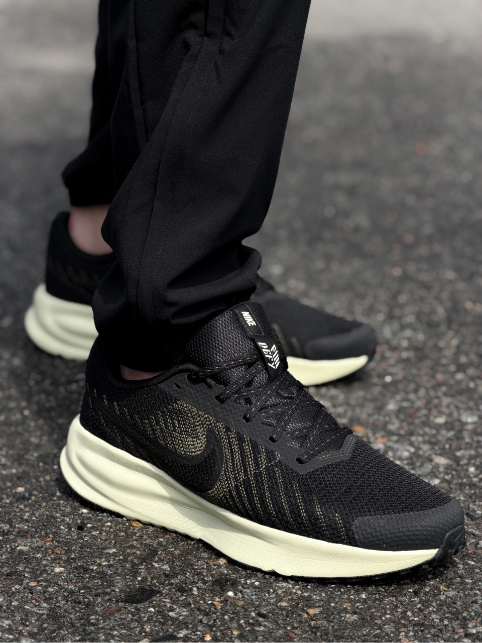 КРОСІВКИ NIKE RUN DEFY