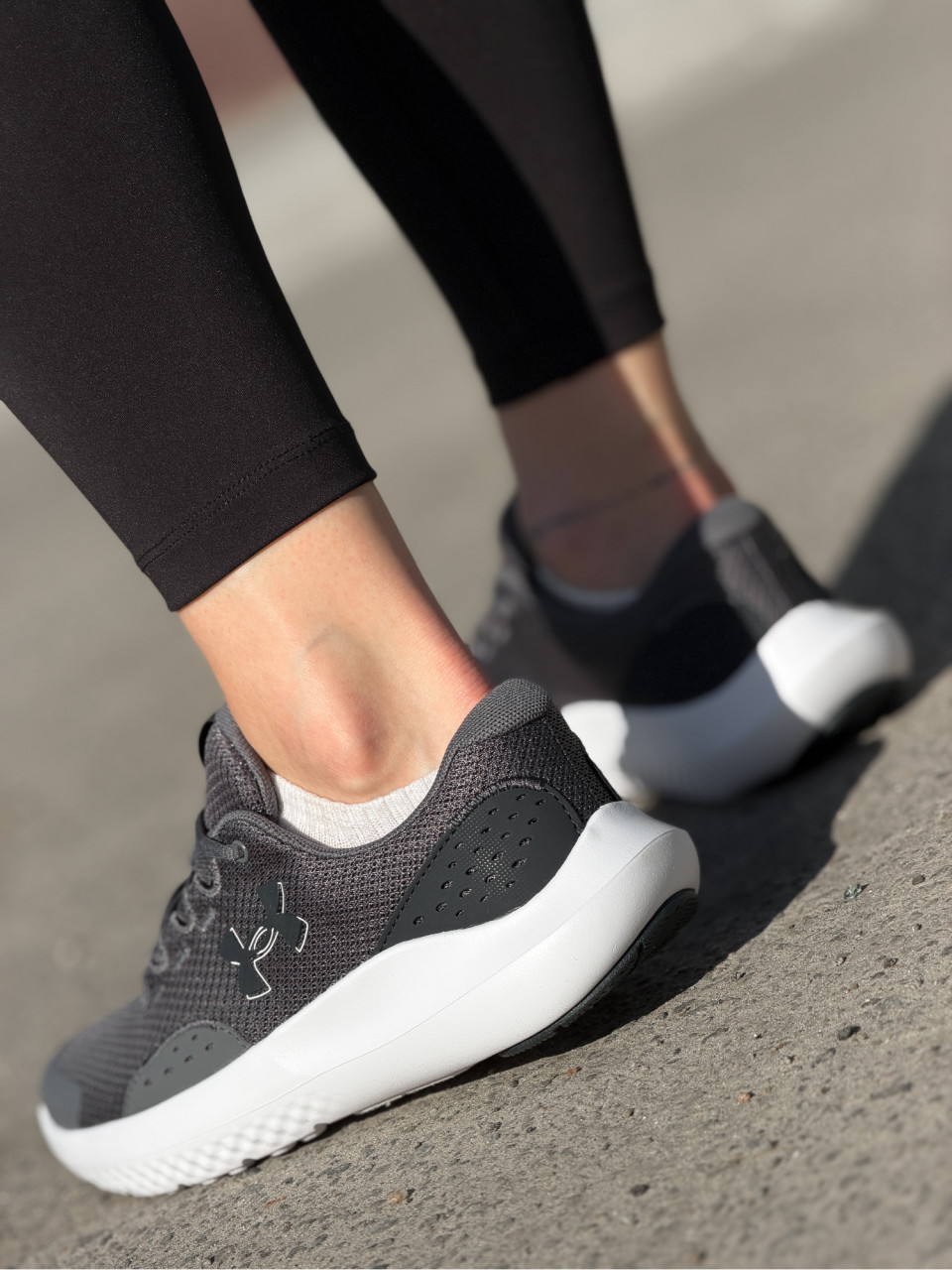 Кросівки/UA BGS Surge 4