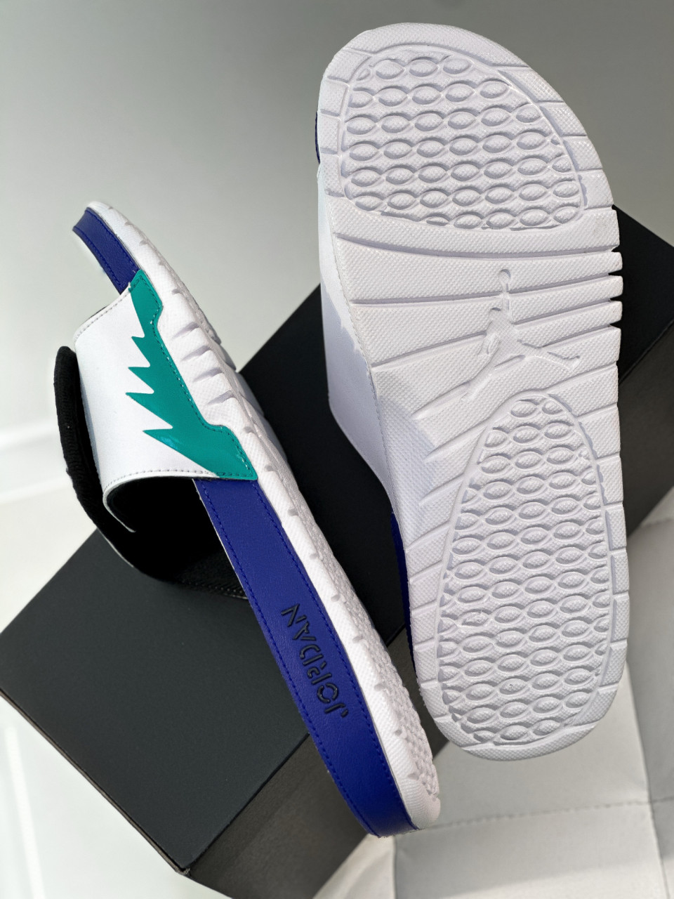 КАПЦІ JORDAN HYDRO V RETRO