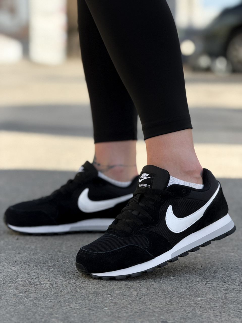 КРОСІВКИ WMNS NIKE MD RUNNER 2