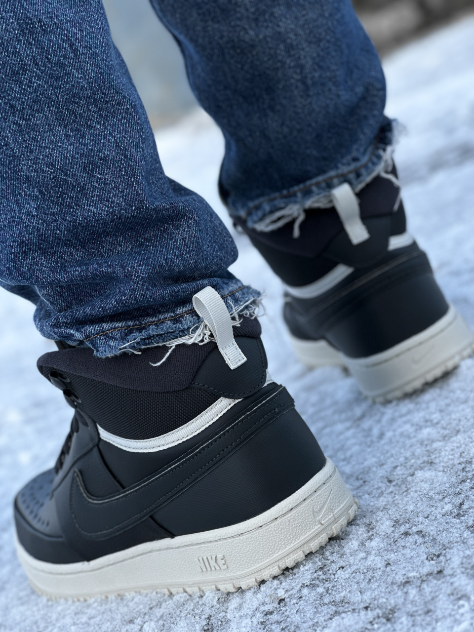 КРОСІВКИ NIKE COURT VISION MID WNTR