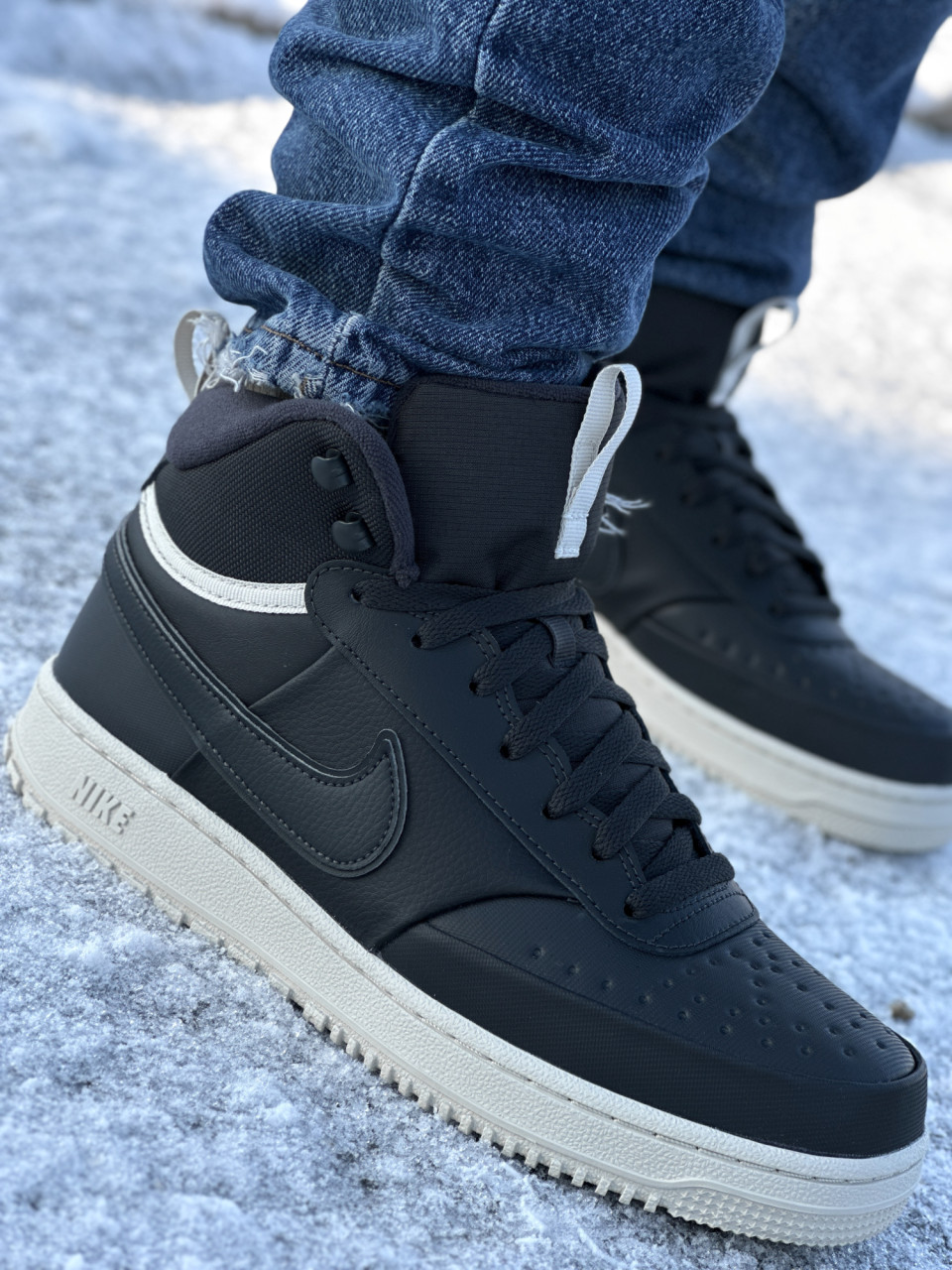 КРОСІВКИ NIKE COURT VISION MID WNTR