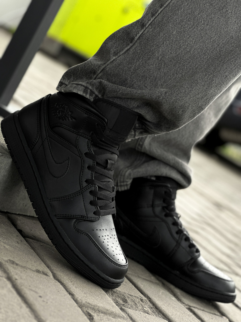 КРОСІВКИ AIR JORDAN 1 MID