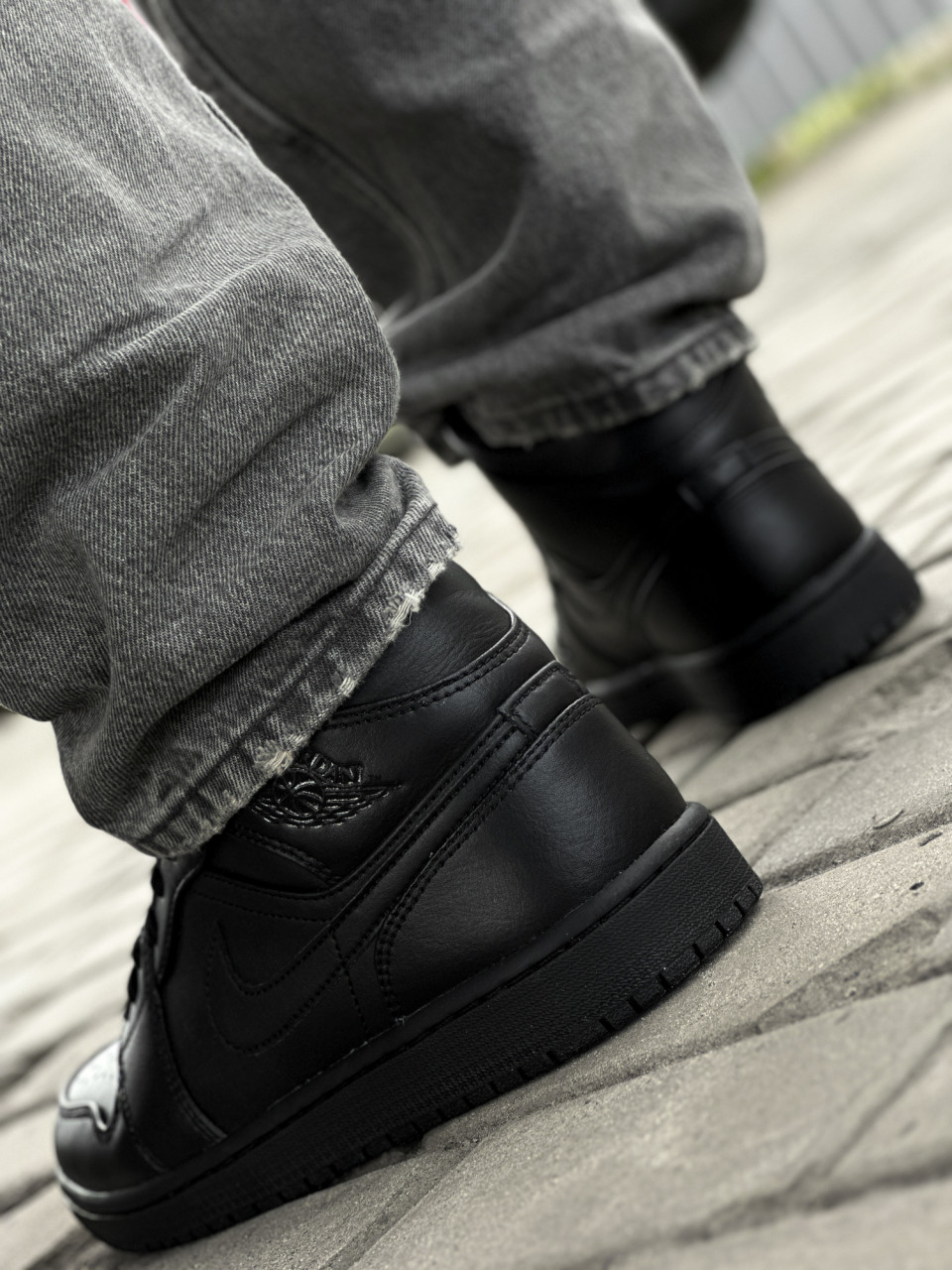 КРОСІВКИ AIR JORDAN 1 MID