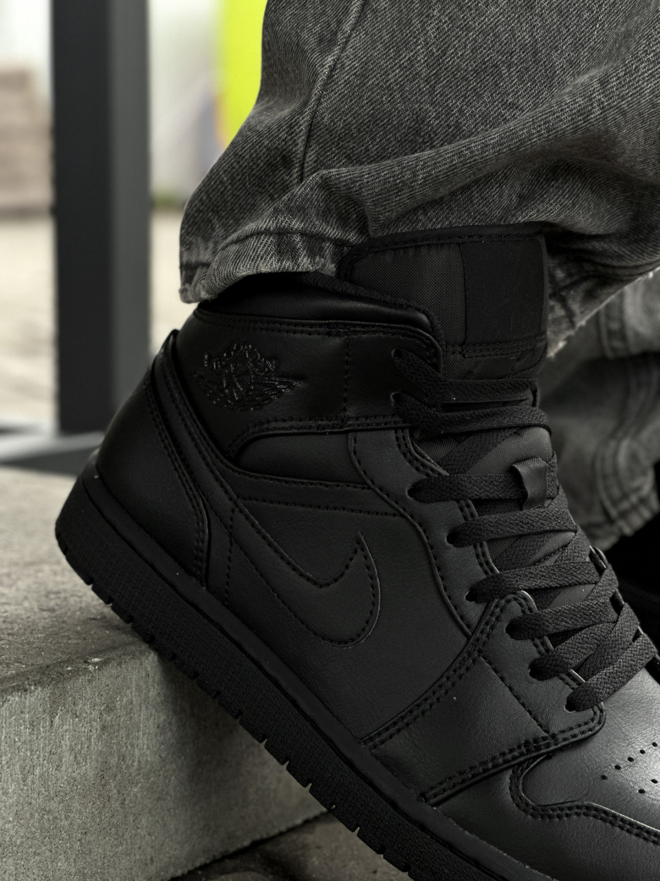 КРОСІВКИ AIR JORDAN 1 MID