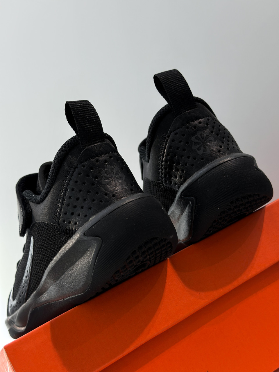 КРОСІВКИ NIKE OMNI MULTI-COURT (PS)