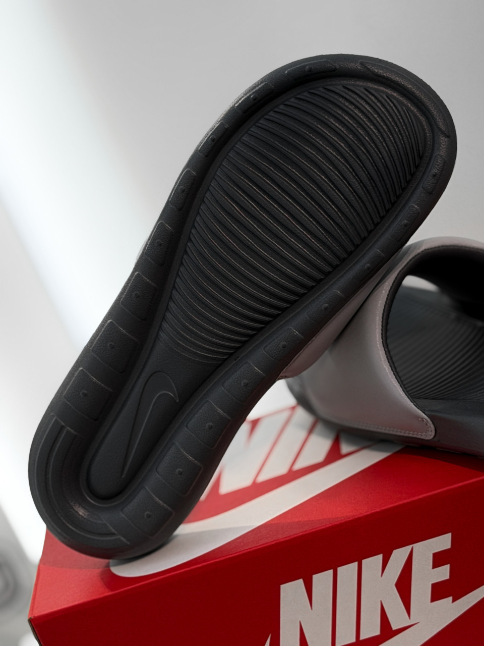 КАПЦІ NIKE VICTORI ONE SLIDE