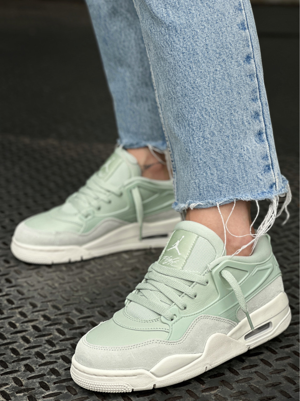 КРОСІВКИ WMNS AIR JORDAN 4 RM