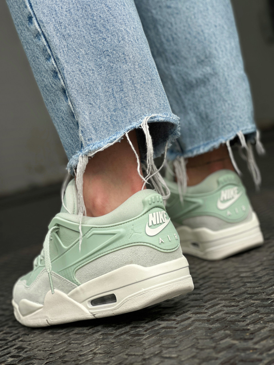 КРОСІВКИ WMNS AIR JORDAN 4 RM