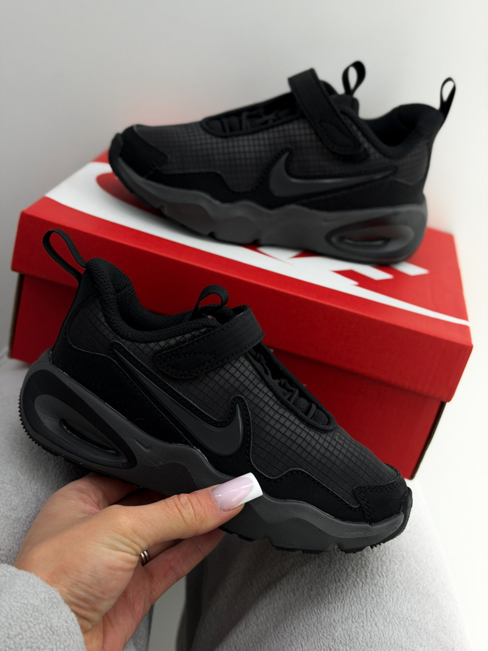 КРОСІВКИ NIKE AIR MAX NOVA BP