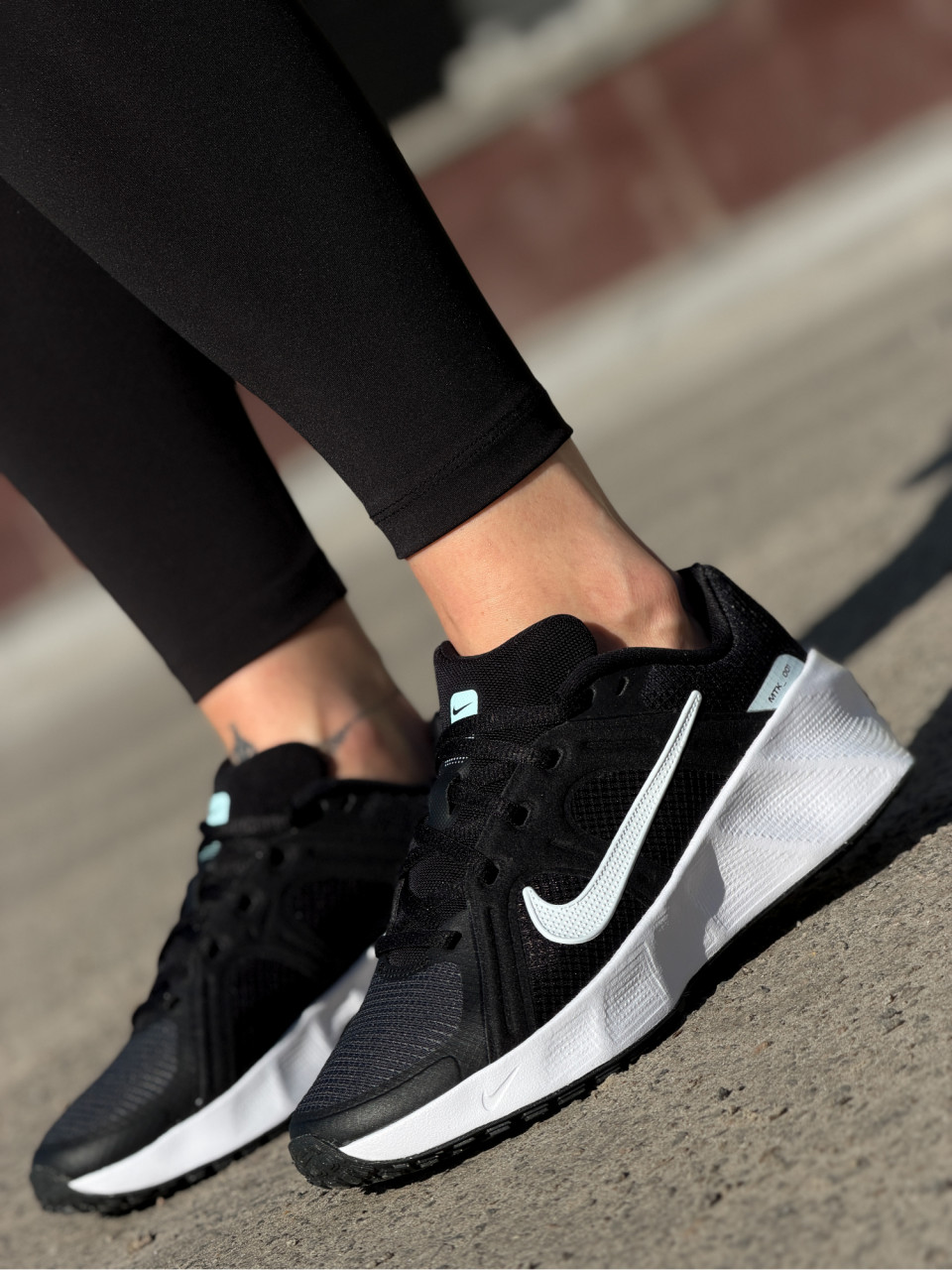 КРОСІВКИ W NIKE METRO TEK