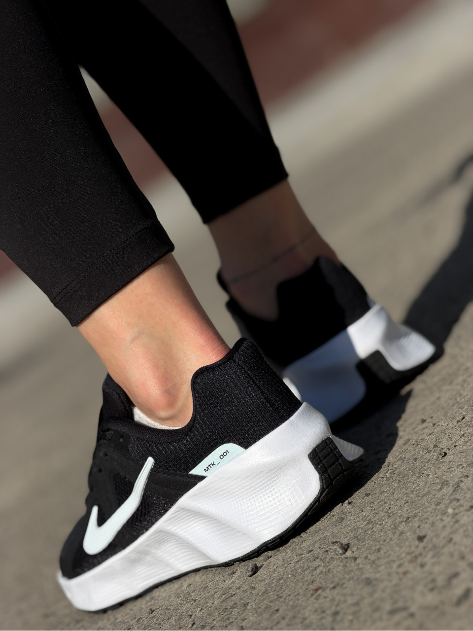 КРОСІВКИ W NIKE METRO TEK