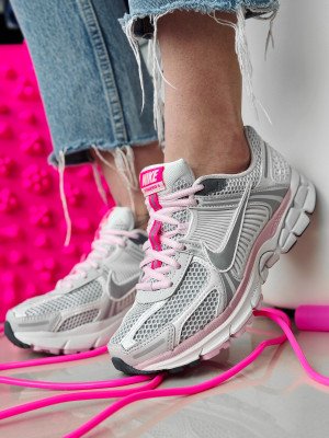 КРОСІВКИ W NIKE ZOOM VOMERO 5