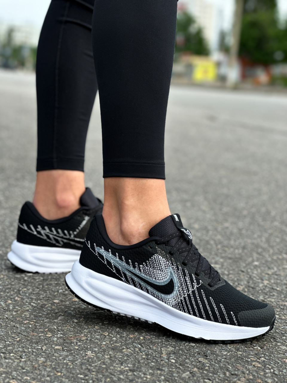 КРОСІВКИ W NIKE RUN DEFY