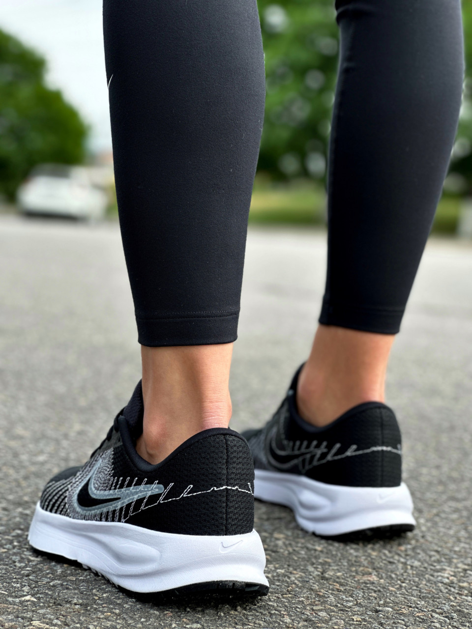 КРОСІВКИ W NIKE RUN DEFY