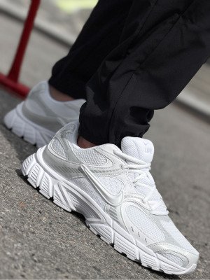 КРОСІВКИ NIKE V5 RNR