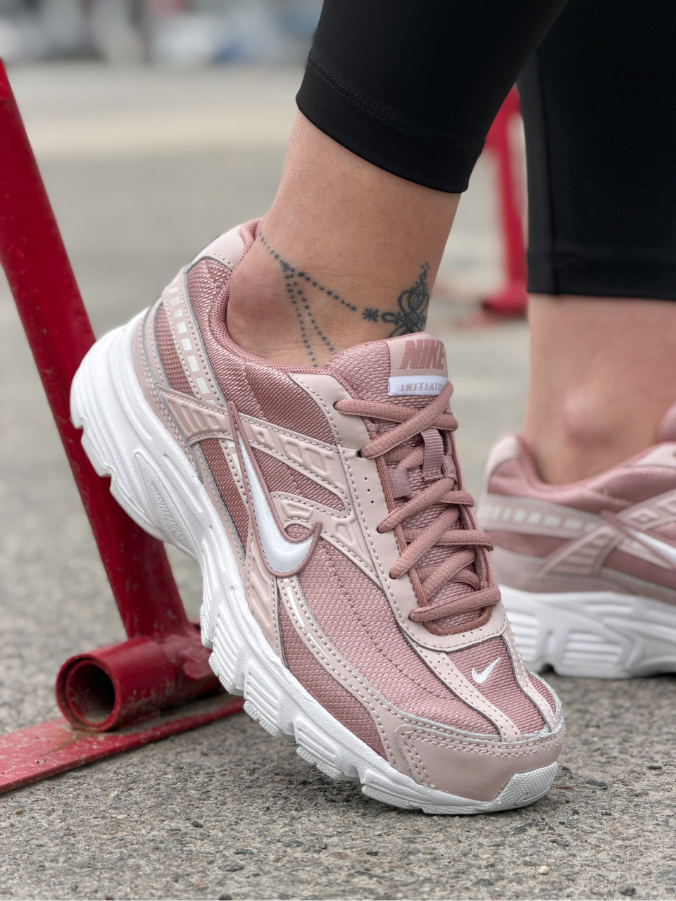 КРОСІВКИ WMNS NIKE INITIATOR
