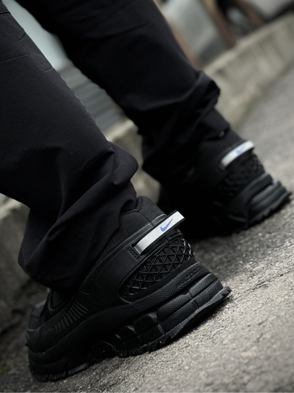 КРОСІВКИ NIKE ZOOM VOMERO ROAM