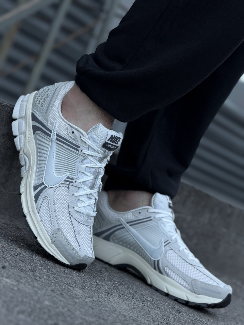 КРОСІВКИ NIKE ZOOM VOMERO 5