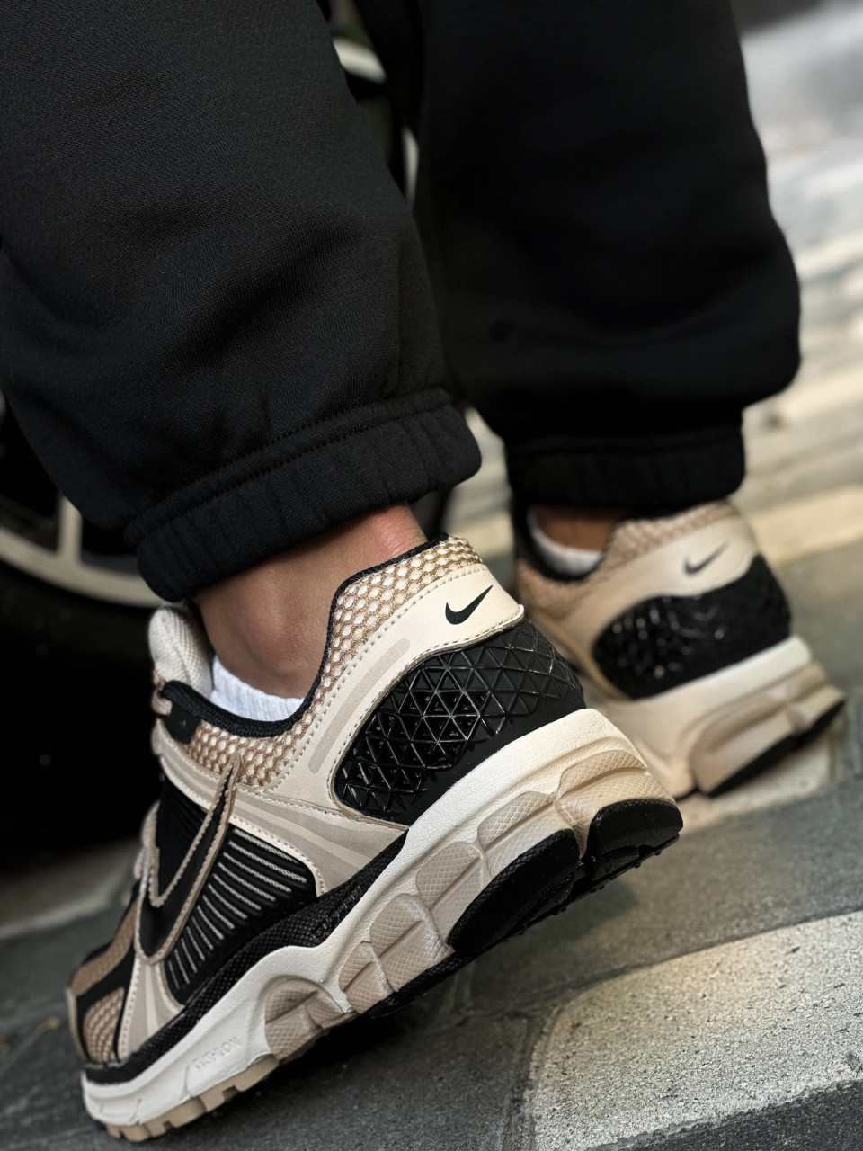 КРОСІВКИ W NIKE ZOOM VOMERO 5