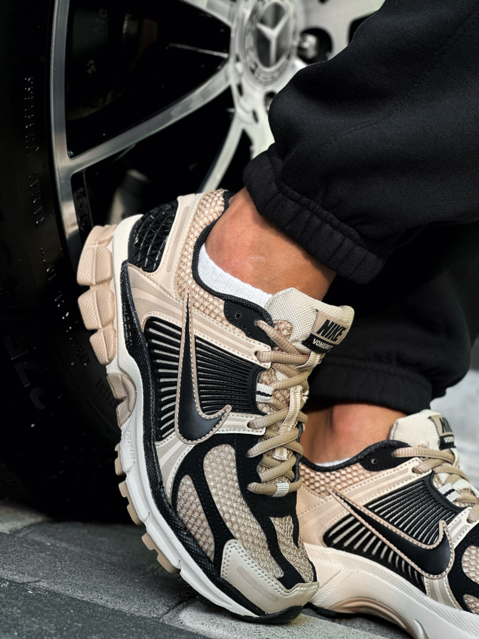 КРОСІВКИ W NIKE ZOOM VOMERO 5