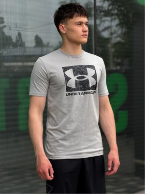Футболка/UA ABC CAMO BOXED LOGO SS