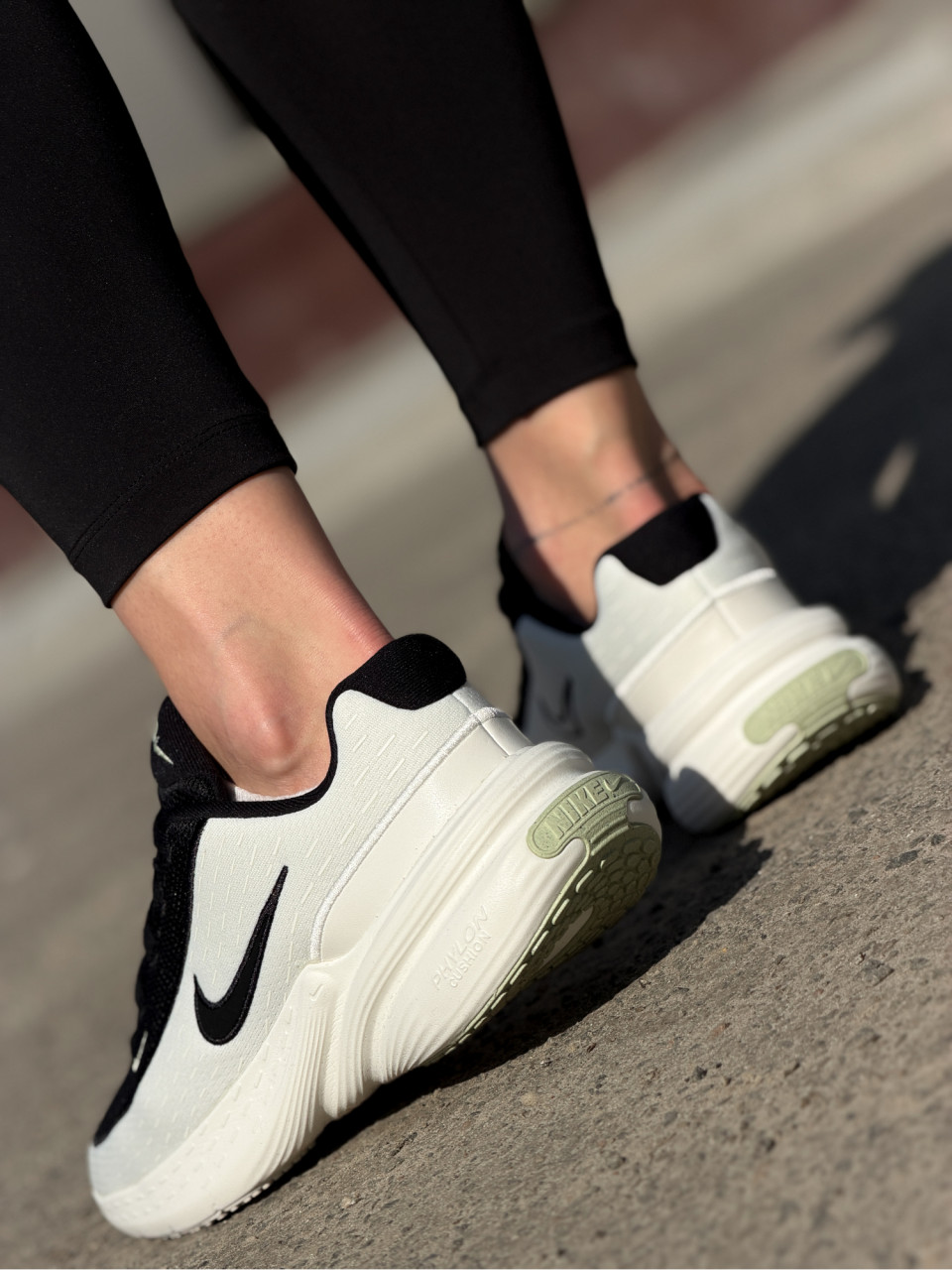 КРОСІВКИ W NIKE UPLIFT SC