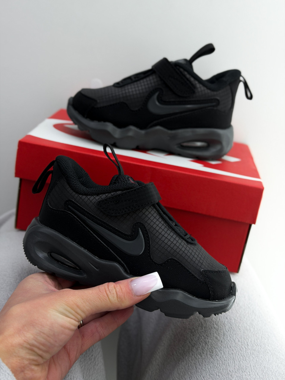 КРОСІВКИ NIKE AIR MAX NOVA BT