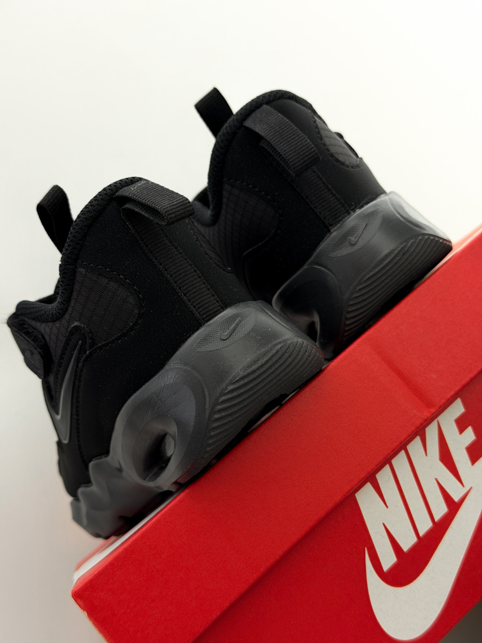 КРОСІВКИ NIKE AIR MAX NOVA BT