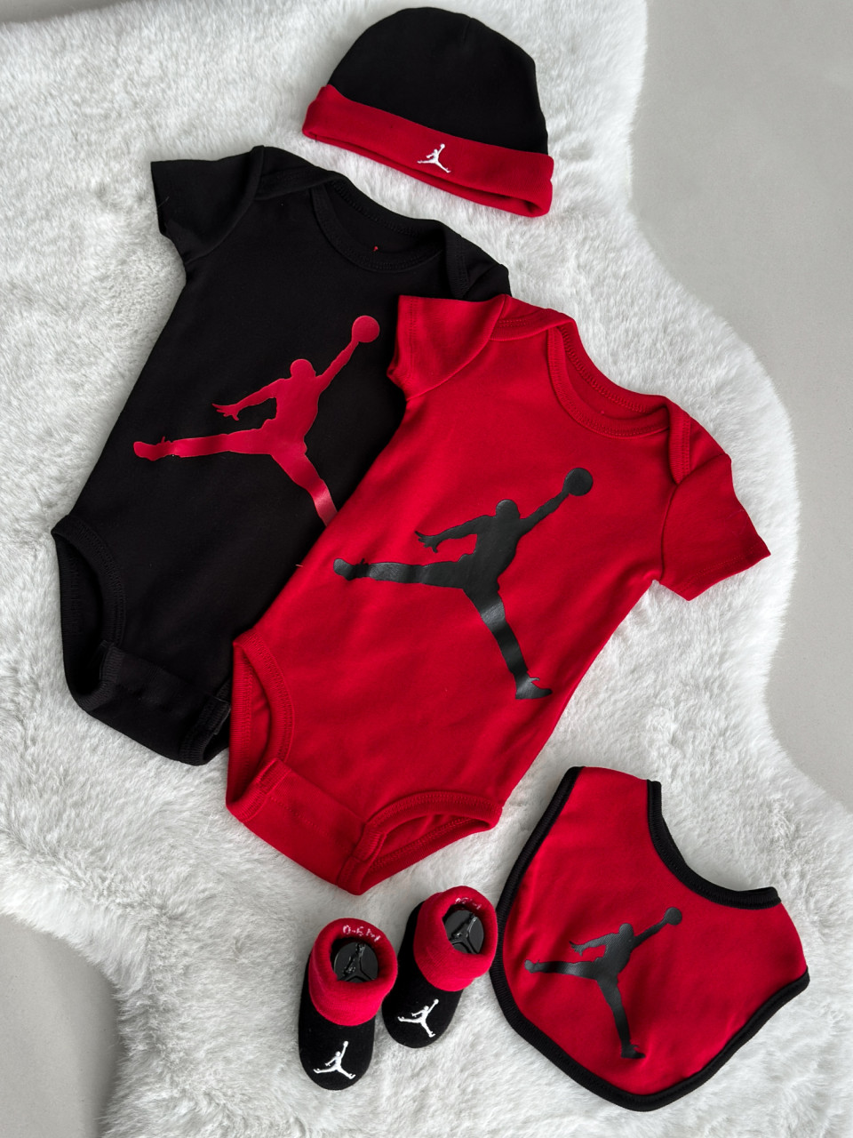 НАБІР: 2 БОДІ, ШАПКА, ШКАРПЕТКИ, СЛИНЯВЧИК JHN JORDAN 5PC CORE SET