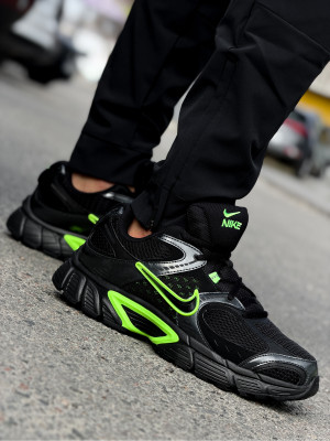 КРОСІВКИ NIKE V5 RNR