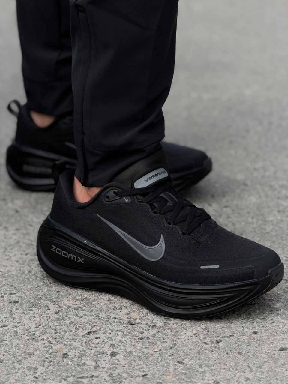 КРОСІВКИ NIKE VOMERO PLUS